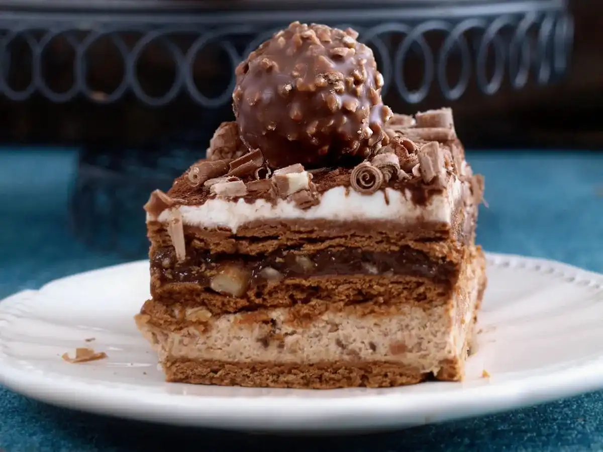 Ciasto Ferrero Rocher bez pieczenia - kremowe i chrupiące